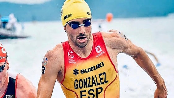 Malaga triathlete Alberto González secures another World Triathlon top-10
