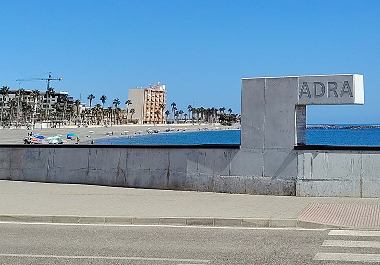 Imagen principal - The centre of Adra.