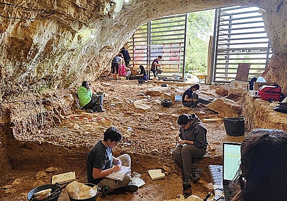 46,000-year-old Spanish cave site reveals how Neanderthals lived, hunted and worked