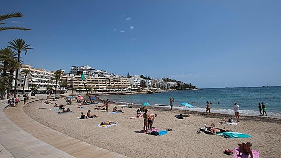 British tourist arrested in Ibiza for reckless driving after evading police checkpoint in a Porsche