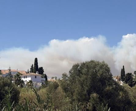 Imagen secundaria 1 - Wildfire forces evacuation of Montemayor Alto and Benahavís residents told to stay at home