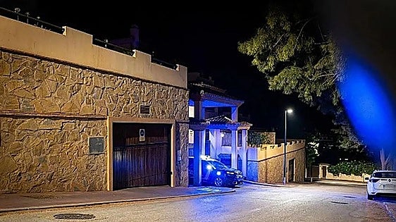 Malaga woman strangled by her husband at their home in Pinares de San Antón is brain dead