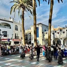 Flamenco show on the Balcón de Europa at a previous Día del Turista