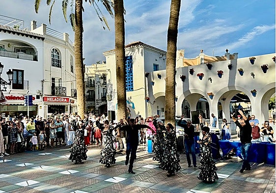 Flamenco show on the Balcón de Europa at a previous Día del Turista
