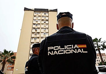Archive photo of a National Police officer in Malaga.