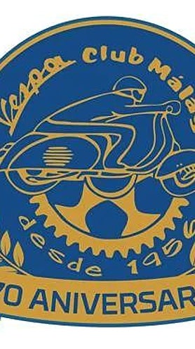 Imagen secundaria 2 - A historic photo of the club, mopeds belonging to some current members, and the logo celebrating the 70th anniversary.