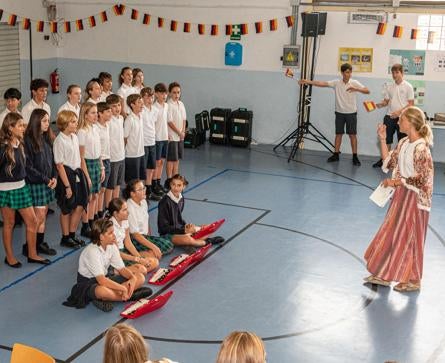 Imagen secundaria 1 - Deutsche Schule Málaga celebrates German Unity Day with student exhibition and school celebration