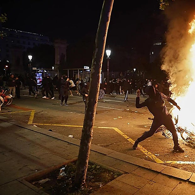 Barcelona youth protest marked by barricades, riots and police ravages the city centre