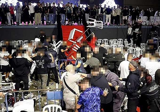 Disruption broke out in the crowd following the seventh round.