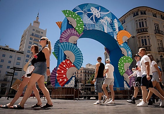The Malaga fair is already making its way down Calle Larios