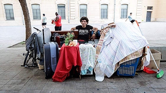 The many faces of homelessness in Malaga in summer