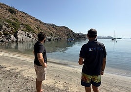Residents of Marina del Este claim Almuñécar’s beach-cleaning boats ‘do not remove’ waste from the sea