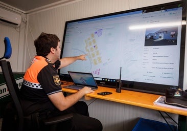 Head of Malaga's civil protection volunteers' association Víctor Espinosa at the control centre in the command post.