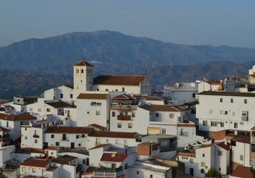 A panoramic view of the centre of Iznate.