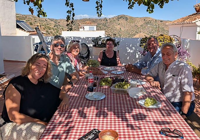 Eduardo Strauch, first on the right, during his visit to Moclinejo.