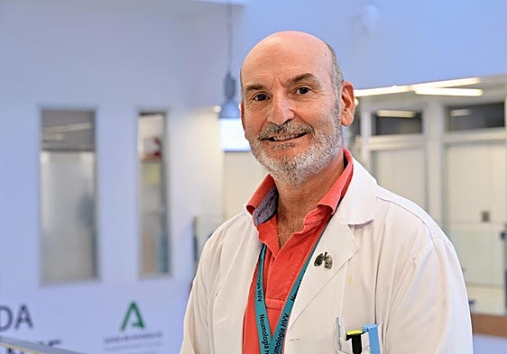 José Luis Velasco, head of the respiratory medicine department at the Virgen de la Victoria hospital in Malaga.