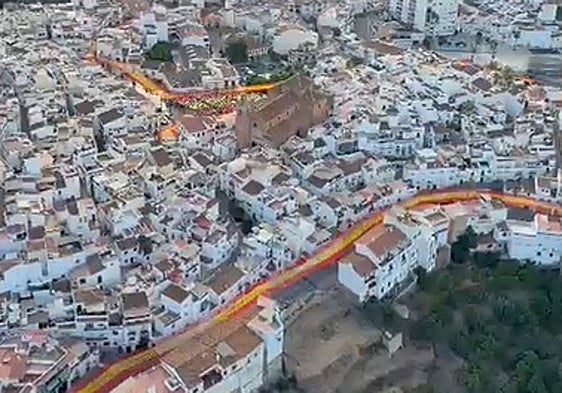 A picture of the giant Spanish flag that has been put up in Torrox.