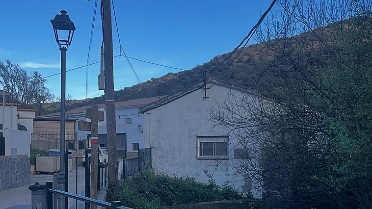 Cable theft leaves Estación de Benaoján without lighting