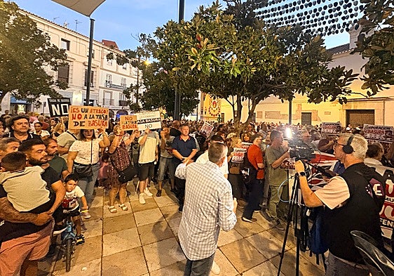 Opposition parties in Vélez-Málaga force extraordinary council meeting over new rubbish tax