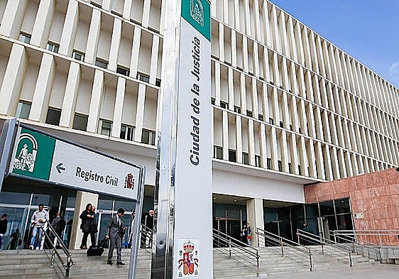 A picture of the courthouses in Málaga.
