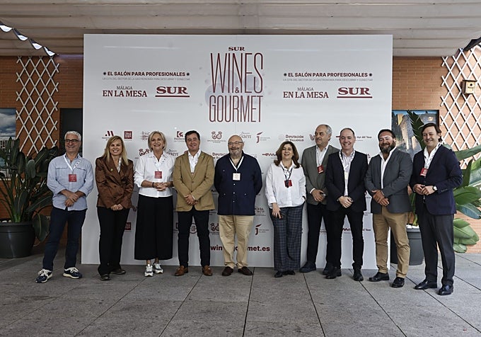 Group photo of the event organisers and sponsors.