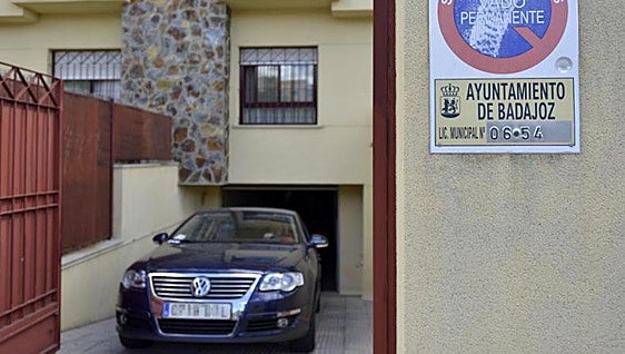 Can I park in my own driveway? What if I have a 'double driveway'? Here's what regulations say