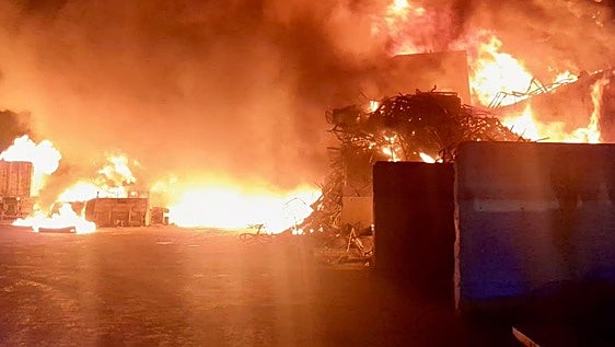 Antequera fire ravages part of landfill site for six hours