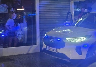 Malaga police rescue woman trapped in clothes shop
