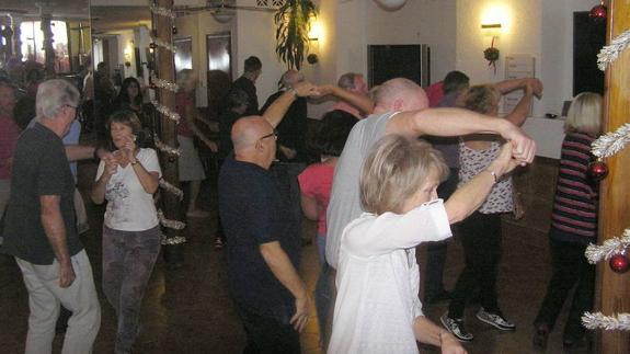 More than 30 members of Fuengirola U3A have enrolled on the modern jive course in Los Boliches