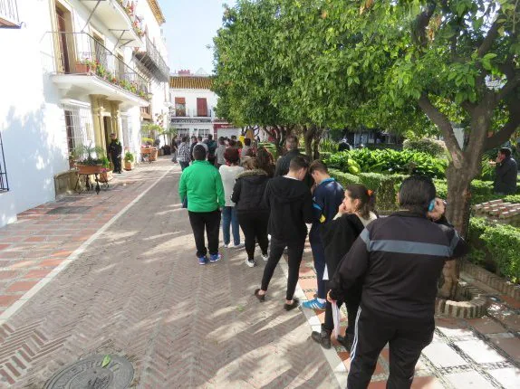 The queue of candidates outside the town hall.