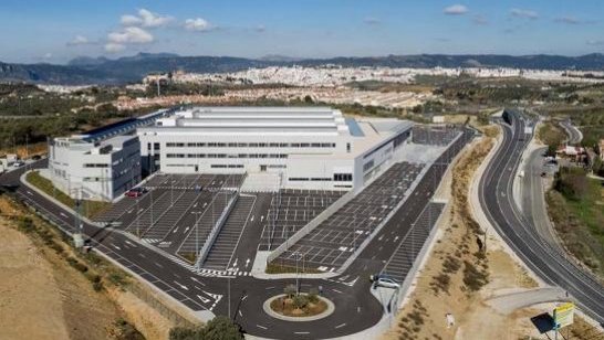 Bird’s eye view of the new hospital and the surrounding roads. 