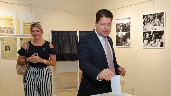 The chief minister casts his ‘mock vote’, watched by wife Justine.