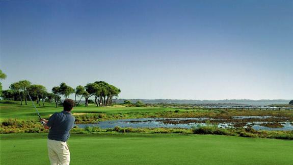 the far west of Andalucía, El Rompido golf course forms part of the Río Piedras marshes