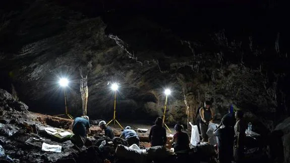Several workers dig in the prehistoric cave of Ardales to further the study.