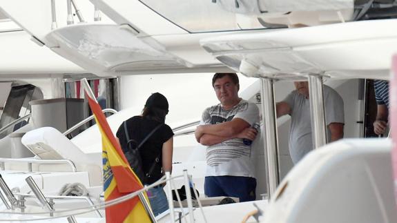 Alexander Grinberg watches as his yacht is searched in Puerto Banús. 