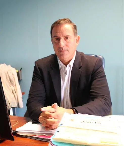 Fernando Benítez, in his office. 