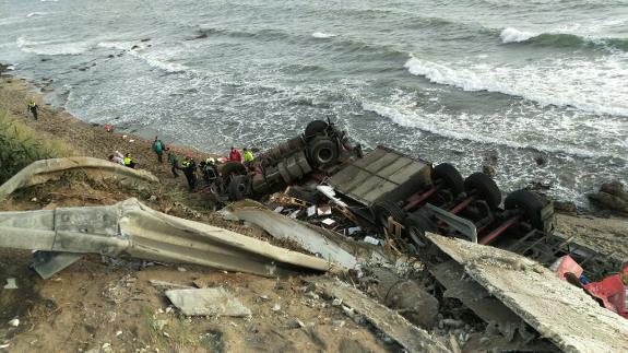 Lorry death beach tragedy at A-7 bend in La Cala