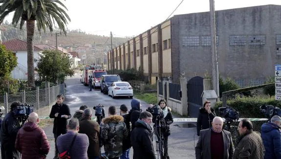 Media outside the unit in Rianxo where the body was found.