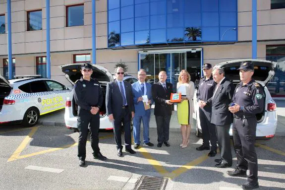 Rotary Club members with the mayor and police officers.