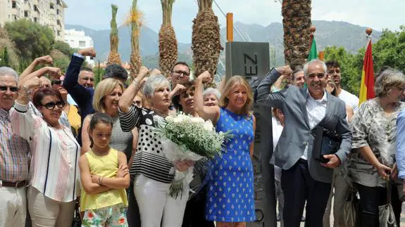Raéz’s family and friends with Ángeles Muñoz at the opening ceremony.