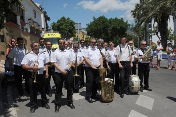 The sixteen members of the band, on 11 June. 