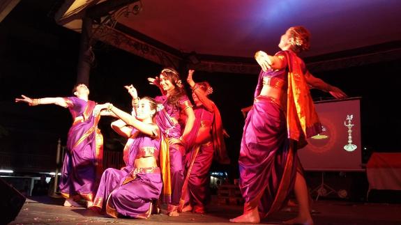 The festival will present Indian music and temple dances. 