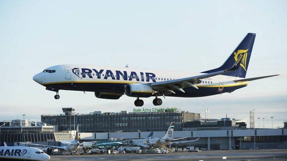 Ryanair reported to the government by consumer group over hand-luggage plans