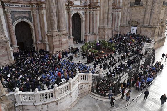 The municipal band accompanied the schoolchildren on the cathedral steps on Thursday.