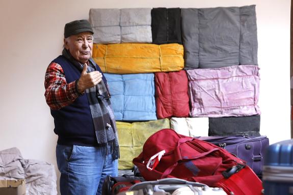 Toral with his exhibition in the Palacio de Nájera.