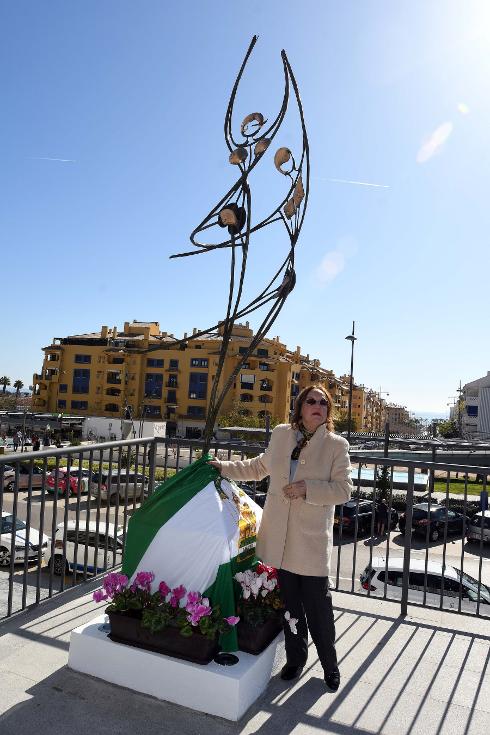 The unveiling of 'La danza' on the boulevard viewing point.