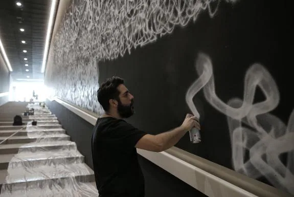 Darko, creating his piece on the staircases at the Pompidou centre.