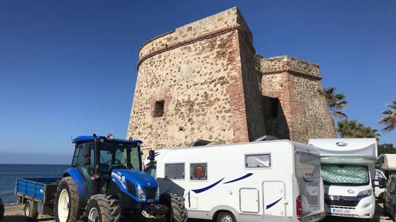 Caravans in front of the tower.