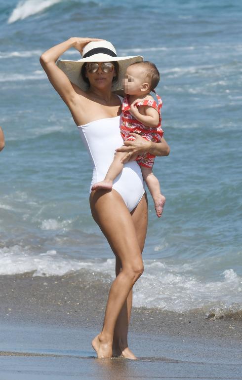 Eva Longoria with her son in Marbella. 