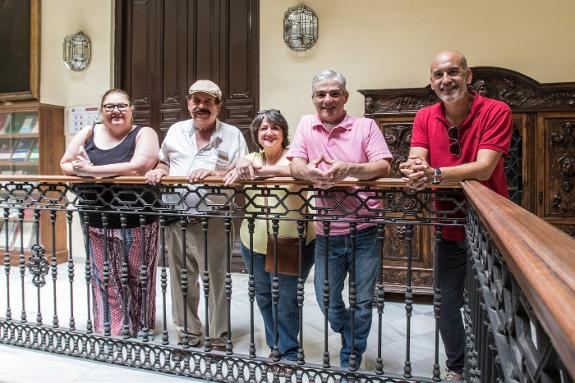 Cinthya Breaux Sites, James Villatoro, Suzanne Mocery, Daren Romero and Juan Manuel de Molina in the municipal archive in Malaga.